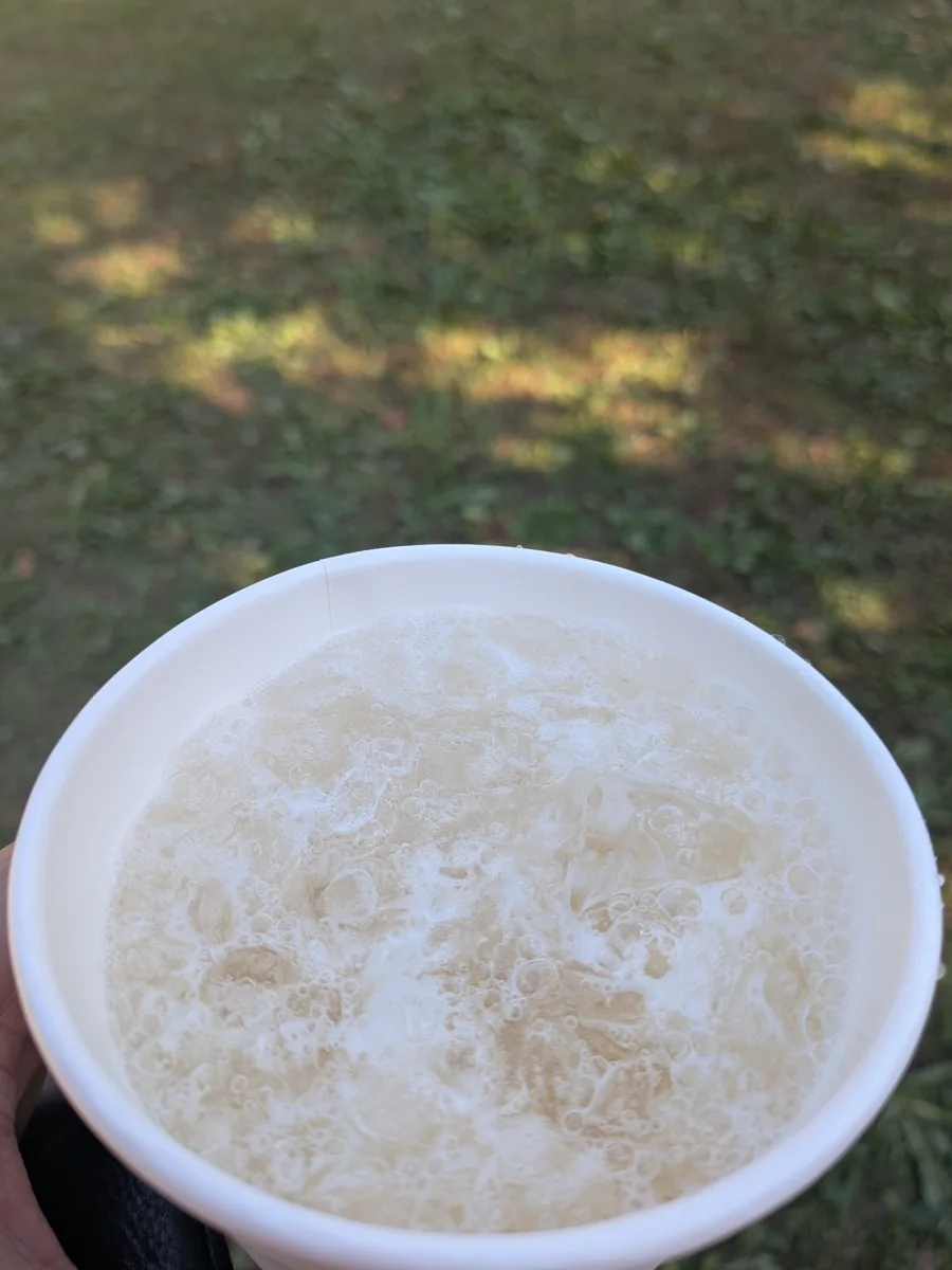 小さな氷がたくさん入ったシャリシャリレモンスカッシュ